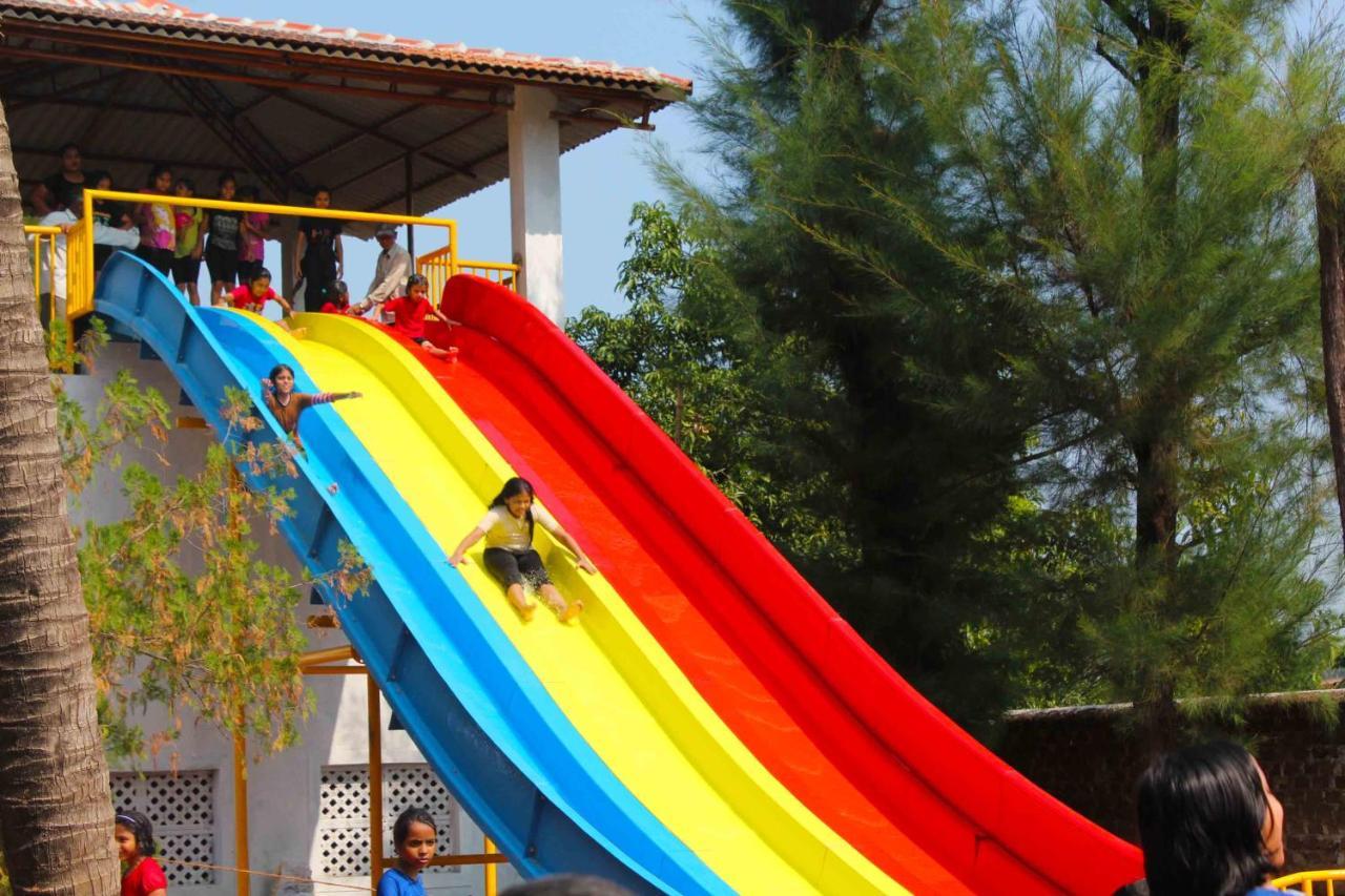 Pinewood Resort Karjat Kültér fotó