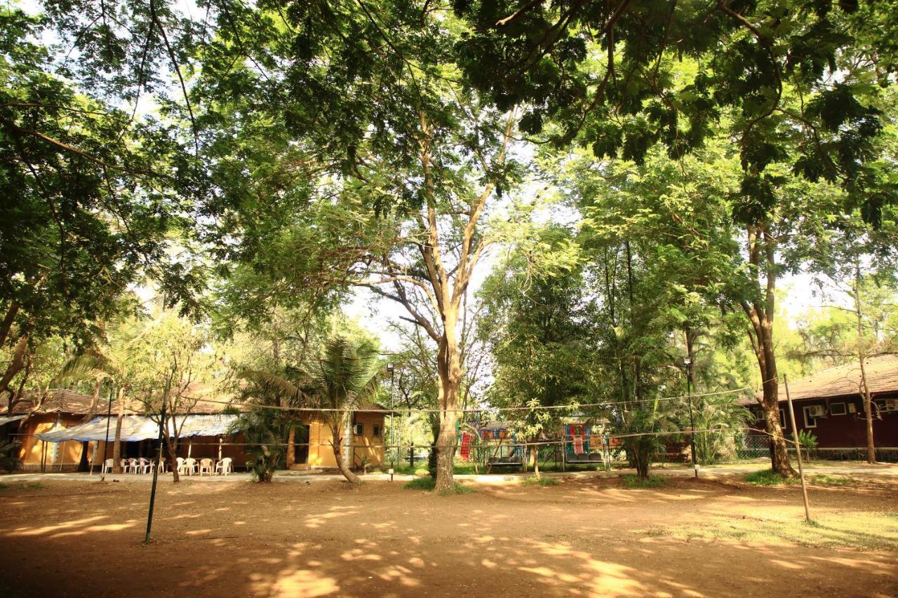 Pinewood Resort Karjat Kültér fotó